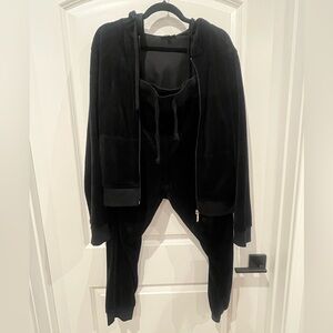 Fashion Nova Black Velour Sweatsuit – Size 1X (Worn Once, Perfect Condition)